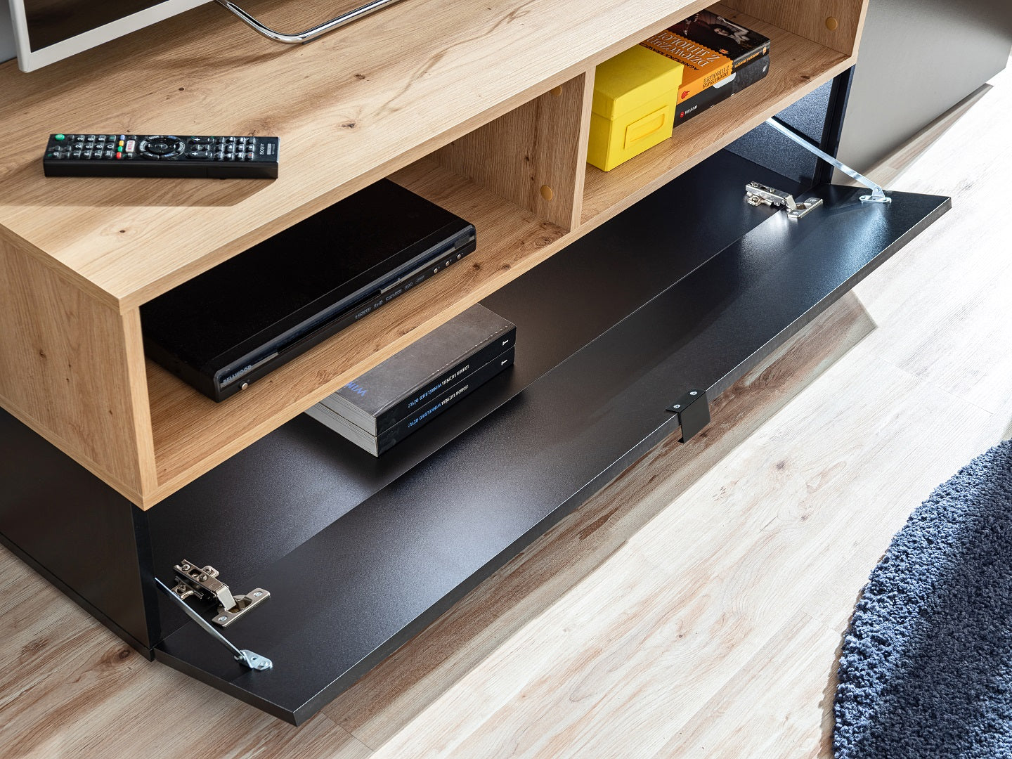 MINIS – Elegant and Functional Wall Unit with Cabinets and Shelves for Audio/TV Equipment, Perfect for Modern Interior